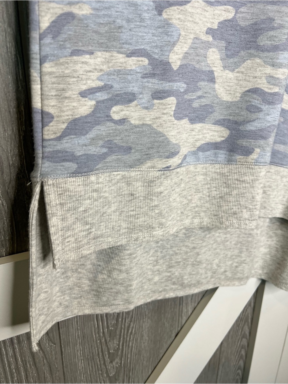 375. Calvin Klein Light Blue Camo V-Neck Pullover L/XL - Picture 4 of 6